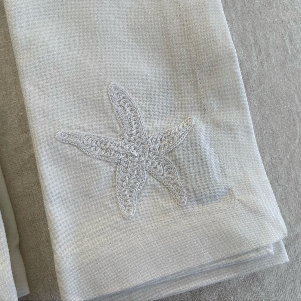 NWT Pottery Barn Starfish Embroidered White Cotton Napkins 20x20 (set of 4)